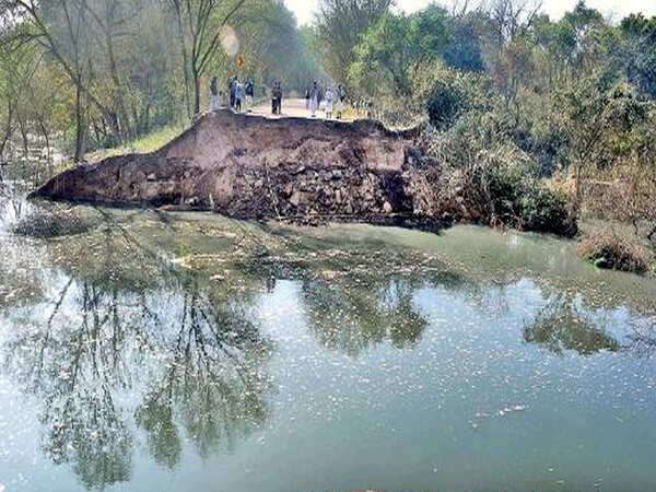 Part of Kharar-Bassi Pathana road caves in as sewage pipe ruptures