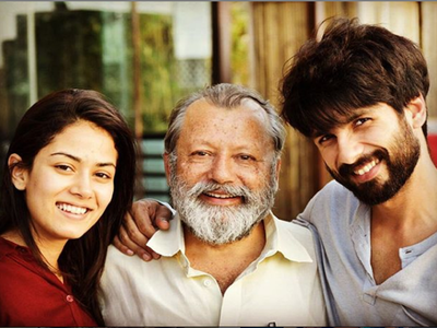 Shahid and Mira congratulate Pankaj Kapur as he gets his doctorate degree