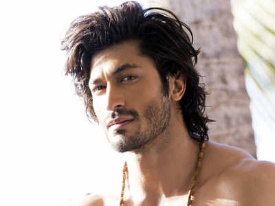 Vidyut Jammwal's exercise plan will help you de-stress and develop immunity during the lockdown