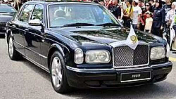 This Royal in Asia owns 7000 luxury vehicles including 500 Rolls-Royce, 450 Ferraris and 380 Bentleys