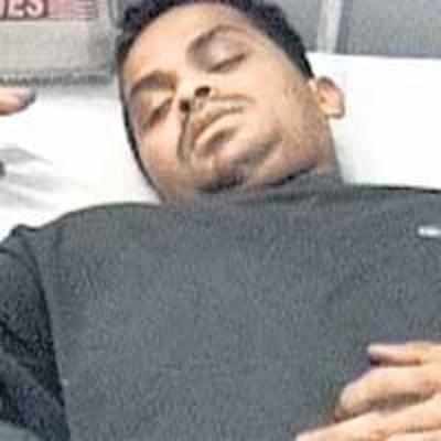 Persecuted by constable, 23-year-old slashes wrist