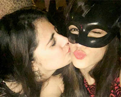 Kriti masks emotions for a capital night out