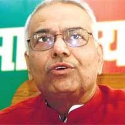 Yashwant Sinha takes on Advani