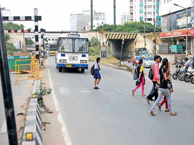 Residents of Benniganahalli and Nagawarapalya dodge vehicles and death every day while crossing the road
