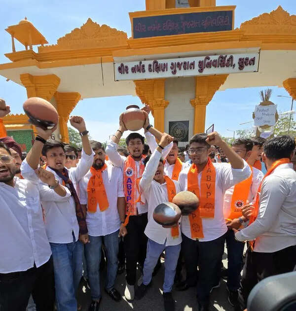 BJP student wing protests against GCAS