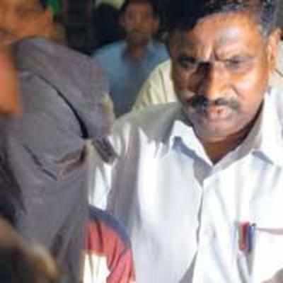 Top Shakeel aide caught at Bandra