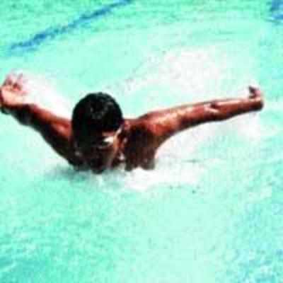 City swimmers dazzle at aqua meet