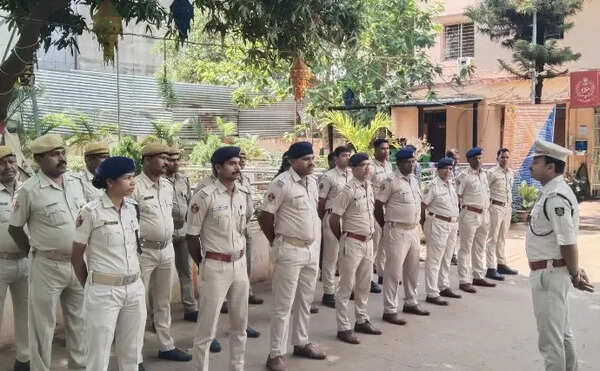 Residents decry cops’ recording of reels amid recent spate of crimes