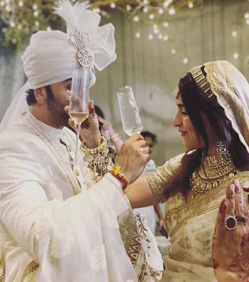 Cheers to the newlyweds, Ranbir Kapoor and Alia Bhatt!