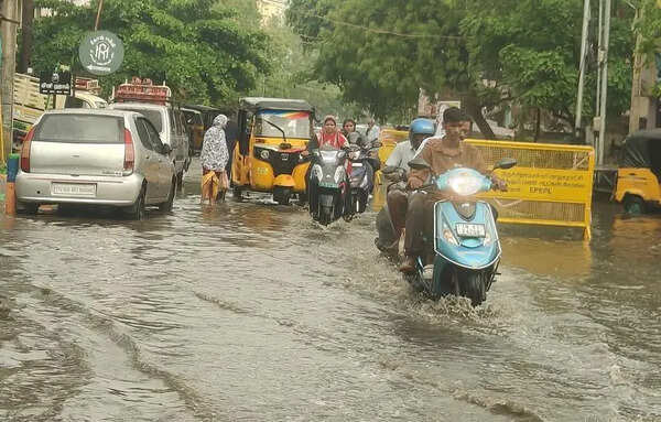 Heavy rain lashes Trichy; good inflow in south TN dams