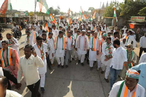 Sapkal leads farmers’ march, says agri prices crashed after US trade deal