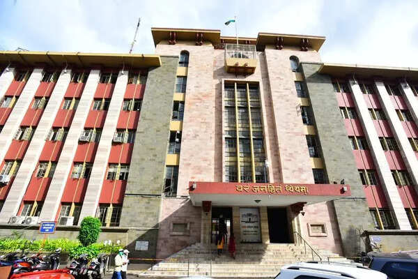 PMC to enforce mandatory QR codes on hoardings to curb illegal boards, warns of action against violators
