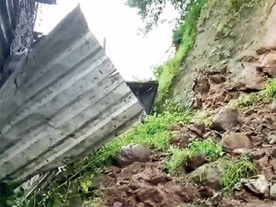 Two hurt in landslide at Bhandup