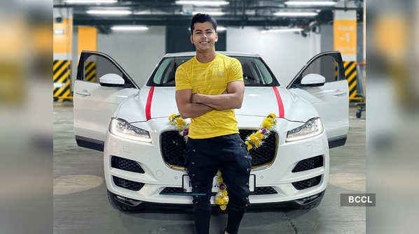 Aladdin actor Siddharth Nigam proudly flaunts his new luxury car