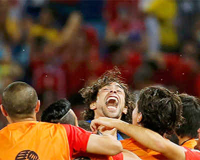Chile beat Australia to heap pressure on Spain