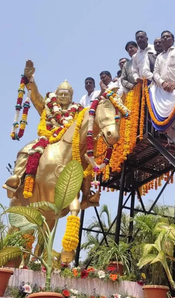 Hubballi marks Basava Jayanti, recalls social reformer’s ideals