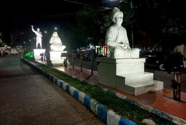 Bengali ‘asmita’ takes centre stage in seat with most statues