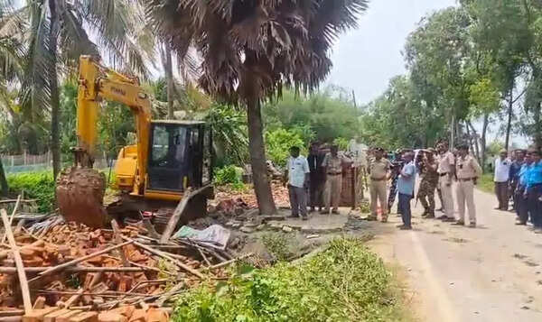 Bulldozers roll into Burnpur, Nandigram to clear alleged encroachments