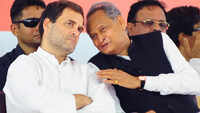 Gandhi family loyalists bat for Rahul, Sonia to helm Congress 