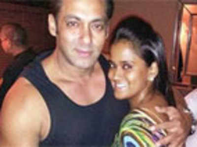 Salman Khan throws a bash in Karjat...