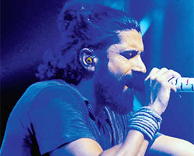 Farhan Akhtar, Vishal Dadlani raise an army