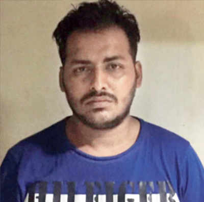 Bandra pervert, with 40 cases of grabbing women, finally held