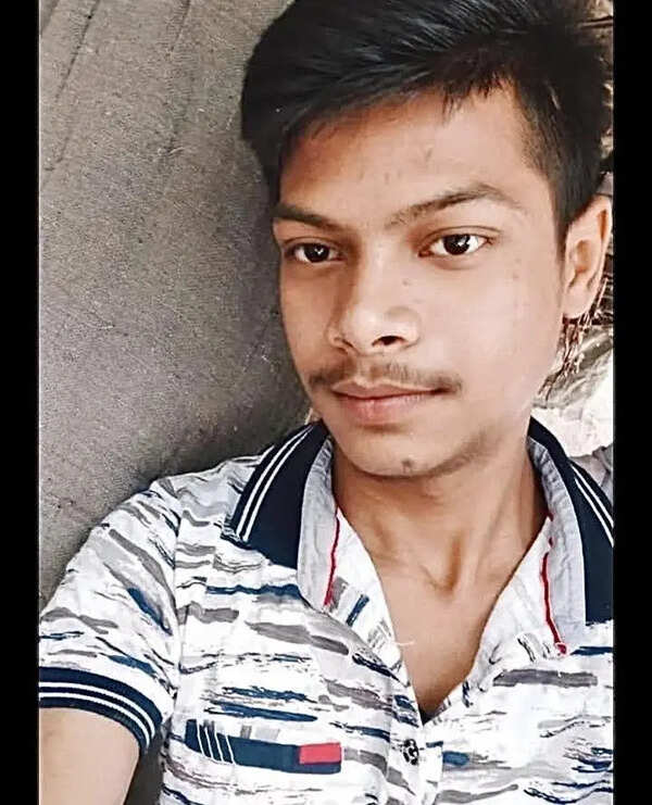 Gang posing as cops used dating apps to extort men, four held