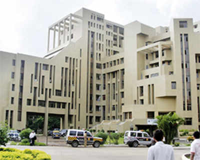 BMC cuts ties with DY Patil med college, demands Rs 5 cr