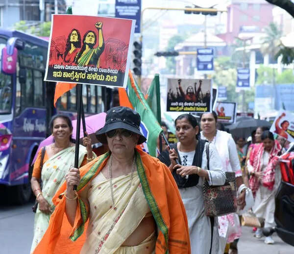 Women’s Reservation Bill: BJP Mahila Morcha holds protest march against Congress