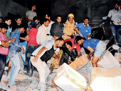 10 dead in Indore as hotel collapses