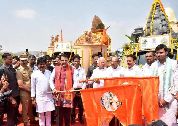 CM, Dy CM launch ‘Goda-Narmada’ Jal Yatra for drought-free Maha