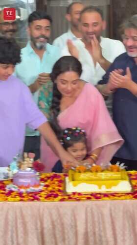 Rupali Ganguly Celebrates Birthday On Anupamaa Sets