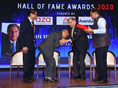 Photos: Narayana Murthy touches Ratan Tata's feet, the picture goes viral