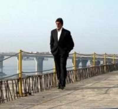 Big B turns up for sea link function, CM red-faced