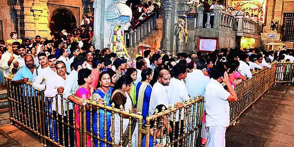 Cool weather leads all roads to Yadadri, temple brims over