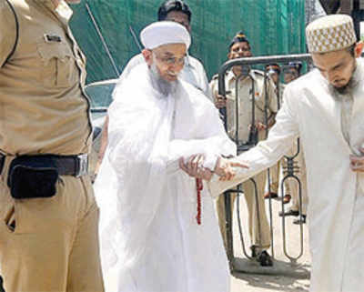 Siblings don’t ‘openly’ support Syedna claim, Qutbuddin tells HC