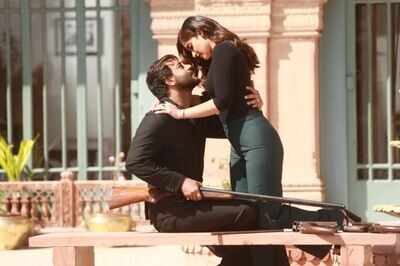 Baadshaho: Ajay Devgn, Ileana D’Cruz narrate a sweet love story in this Mere Rashke Qamar song