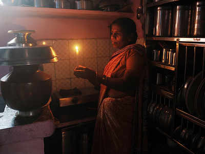 Mumbai suburbs face prospect of power cuts