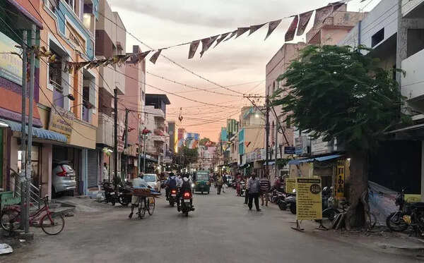 Street-corner meets make a quiet exit