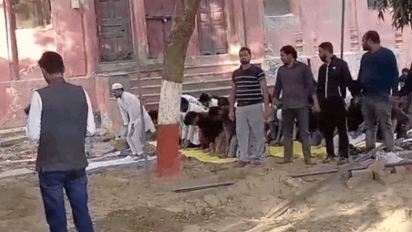 Student wing members form human chain to shield Muslim students offering namaz outside sealed mosque on Lucknow University campus