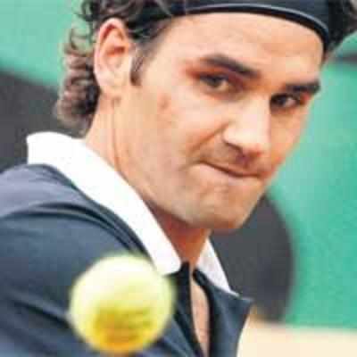 Federer powers into the semis