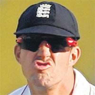 KP does a Dhoni, threatens to quit over Vaughan
