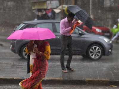 Rains and strong winds hit Mumbai; 1 killed, 2 injured as portion of cladding collapses at Churchgate railway station