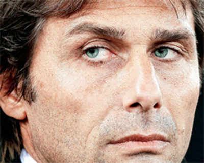 Conte faces a complicated task as Chelsea manager: Hiddink