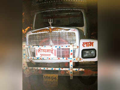 Truck carrying illegally mined sand tries to run over cops in Vasai, three charged with attempt to murder
