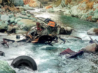 14 killed as bus falls into gorge in J&K