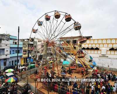 Eight-year-old girl dies as giant wheel crashes at fair in Andhra Pradesh