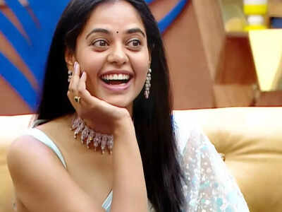Bigg Boss Telugu OTT Finale Live Updates: Host Nagarjuna reveals Ariyana Glory got RS. 10 lakhs