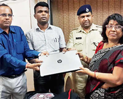 Chilli powder packet helps student recover laptop