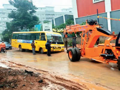 Slushy road haunts students & motorists